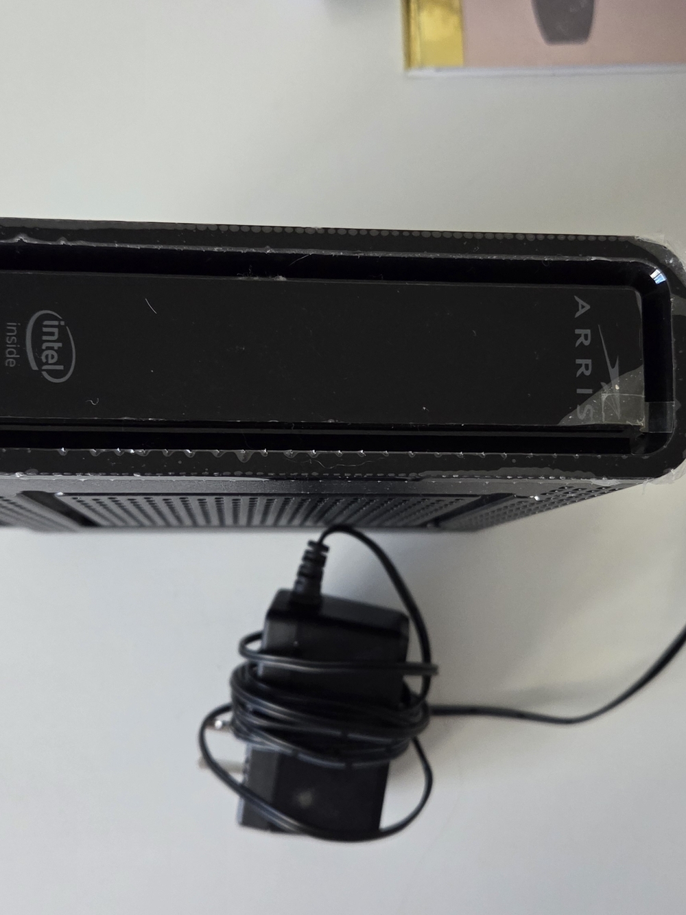 ARRIS DOCSIS 3.0 Cable Modem & Wi-Fi Router - Picture 3 of 4